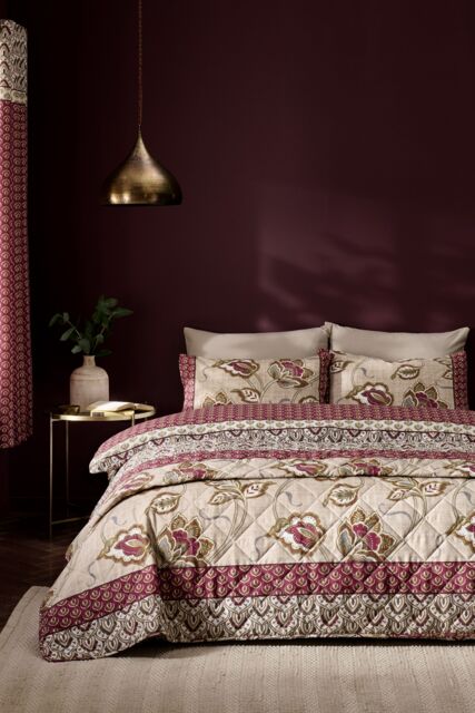 Catherine Lansfield 'Kashmir Paisley' Duvet Set in Nude - Size: Double - image 1
