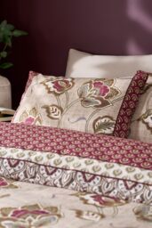 Catherine Lansfield 'Kashmir Paisley' Duvet Set in Nude - Size: Double - thumbnail 3