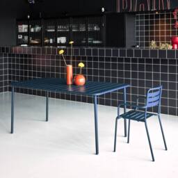 sweeek 6-8 seater rectangular steel garden table in Dark Blue - thumbnail 4