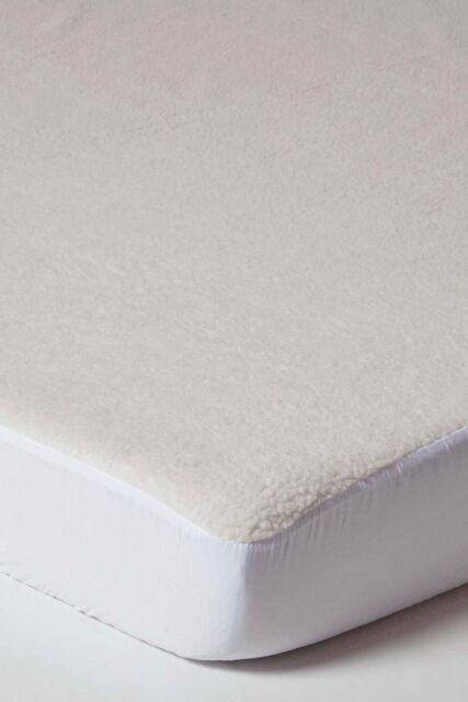 Homescapes Deep Fitted Fleece Underblanket in White - Size: King - image 1