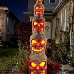 Samuel Alexander Home Accents Holiday 8ft Giant-Sized Halloween Skull Stack with Red LEDs in Cream - thumbnail 3