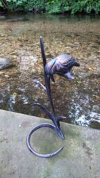Inspirational Gifting Kingfisher on Reeds Garden Sculpture Ornament Decoration in Bronze - thumbnail 2