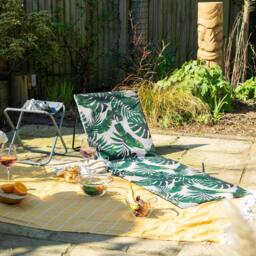 Harbour Housewares Folding Beach Loungers Pack of 2 - thumbnail 4