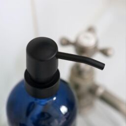 Harbour Housewares 2pc Glass Soap Dispenser Set with Bamboo Tray & Labels - 500ml - White in Blue - thumbnail 6