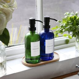Harbour Housewares 2pc Glass Soap Dispenser Set with Bamboo Tray & Labels - 500ml - White in Blue - thumbnail 5