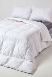 Homescapes Goose Down Feather Autumn Duvet 10.5 Tog in White - Size: Double - thumbnail 1