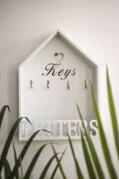 Marco Paul Hanging Key Letter Rack White Wood Storage Hooks Wall Mounted Modern Home Decor - thumbnail 1