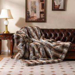 Gymax Soft Plush Throw Blanket 780GSM Fuzzy Faux Fur Decoration Blanket in Brown - thumbnail 3