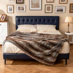 Gymax Soft Plush Throw Blanket 780GSM Fuzzy Faux Fur Decoration Blanket in Brown - thumbnail 4