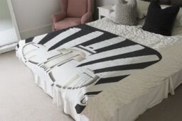 Benjamin Tate Design Art Deco Skyscraper In Black & White Blanket in Natural - Size: 120 cm x 150 cm - thumbnail 3