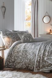 Dreams & Drapes 'Woodland Owls' Fleece Duvet Cover Set in Pale Green - Size: Super King - thumbnail 3