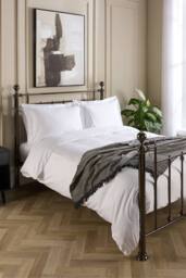 Hotel Pure Luxury 4 Star Duvet Cover Set in White - Size: Single - thumbnail 5