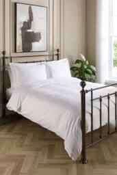 Hotel Pure Luxury 4 Star Duvet Cover Set in White - Size: Single