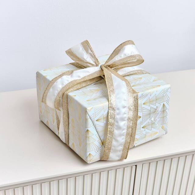 Melody Maison Large Gold & Ivory Iridescent Wired Ribbon Garland - 270cm in Pink - image 1