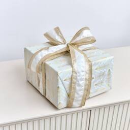 Melody Maison Large Gold & Ivory Iridescent Wired Ribbon Garland - 270cm in Pink