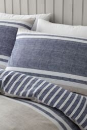 Catherine Lansfield 'Textured Banded Stripe' Duvet Cover Set in Blue - Size: King - thumbnail 3