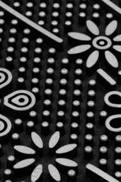 JVL Daisy PVC Pin Scraper Doormat 45x75cm Silver in Metallic Silver - Size: 45 cm x 75 cm - thumbnail 3