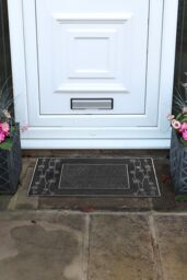 JVL Daisy PVC Pin Scraper Doormat 45x75cm Silver in Metallic Silver - Size: 45 cm x 75 cm - thumbnail 2