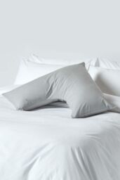 Homescapes Egyptian Cotton V Shaped Pillowcase 200 TC in Silver - thumbnail 2