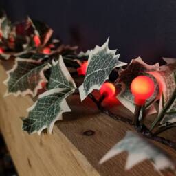 Samuel Alexander 1.8m Artificial Garland with Berries & Lights Battery Operated with 35 Warm White LEDs - thumbnail 6