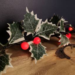 Samuel Alexander 1.8m Artificial Garland with Berries & Lights Battery Operated with 35 Warm White LEDs - thumbnail 2