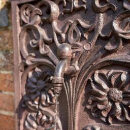 Primrose Wall Fountain Water Feature Ornate Design Tap Spout 'Arbury Rust' 72cm in Stone - thumbnail 4