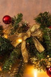 Marco Paul Christmas Garland with LED Lights, Battery Operated Pre-Lit Artificial in Green - thumbnail 6