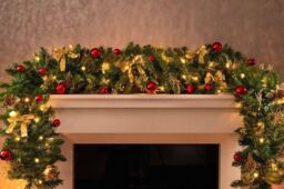 Marco Paul Christmas Garland with LED Lights, Battery Operated Pre-Lit Artificial in Green - thumbnail 3