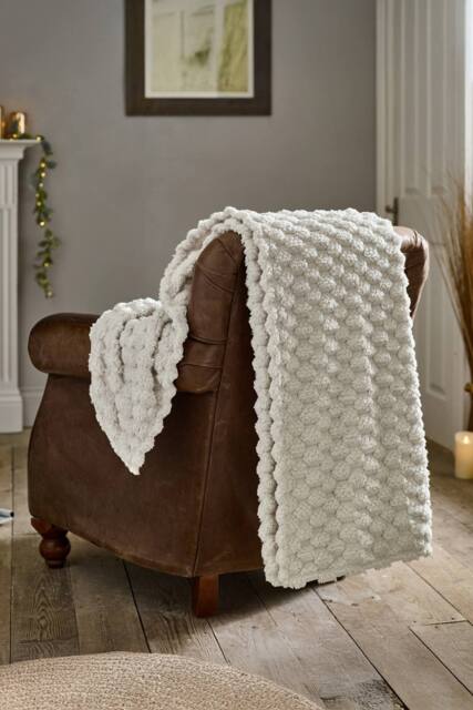 Deyongs Featherstone SuperSoft Textured Extra Warm Luxury Throw 130x170cm in Silver - Size: 130 cm x 170 cm - image 1