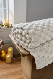 Deyongs Featherstone SuperSoft Textured Extra Warm Luxury Throw 130x170cm in Silver - Size: 130 cm x 170 cm - thumbnail 2