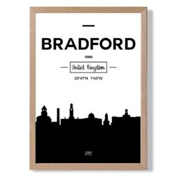 ARTZE Bradford Black & White City Skyline Framed Print SIZE: A4 with Oak Frame