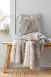 Catherine Lansfield 'Arctic Fox' Cosy Faux Fur Blanket Throw in Grey - Size: 130 cm x 170 cm - thumbnail 4
