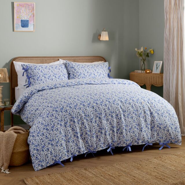 Wylder Hannah Floral 100% Cotton Duvet Cover Set in Blue - Size: Super King - image 1