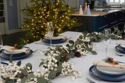 Marco Paul 180cm Artificial Christmas Garland with Berries in Green - thumbnail 3