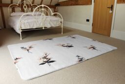 Benjamin Tate Design Flower Bunches Designer Rug in Natural - Size: Large - thumbnail 3