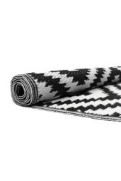 JVL Lightweight Reversible Plastic Woven Outdoor Rug 133x190cm Aztec in Black - Size: 133 cm x 190 cm - thumbnail 5
