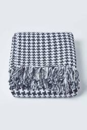 Homescapes Houndstooth 100% Cotton Bedspread Throw in Black - Size: 225 cm x 255 cm - thumbnail 2