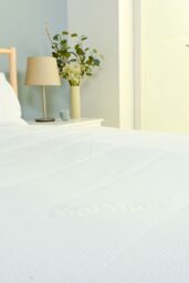 Slumberdown Airstream Memory Cool Mattress Topper in White - Size: King - thumbnail 2
