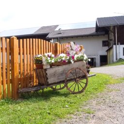 Costway Set of 2 Decorative Wooden Wheels Garden Decoration in Brown - thumbnail 9