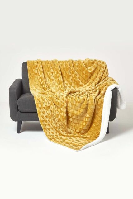 Homescapes Geometric Triangle Velvet Throw in Mustard - Size: 160 cm x 200 cm - image 1
