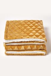 Homescapes Geometric Triangle Velvet Throw in Mustard - Size: 160 cm x 200 cm - thumbnail 2