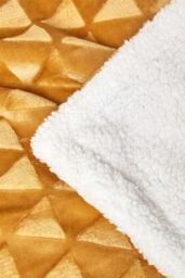 Homescapes Geometric Triangle Velvet Throw in Mustard - Size: 160 cm x 200 cm - thumbnail 5