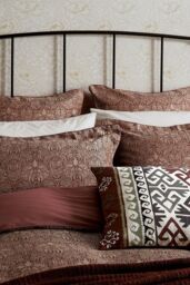 Morris & Co 'Crown Imperial' Cushion 50X50cm in Red - Size: 50X50 cm - thumbnail 3