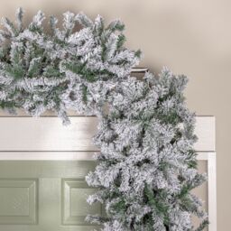 Samuel Alexander 8ft (2.52m) Slimline Single Door Artificial Snow Flocked Christmas Tree Arch in Green with 2000 Tips - thumbnail 5