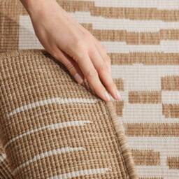 Ted Baker Reversible Outdoor Indoor Acacia Rug Geometric in Beige - Size: 120 cm x 170 cm - thumbnail 6