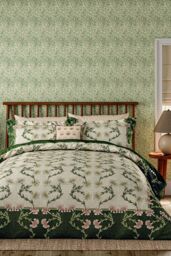 Morris & Co 'Scrolling Carnation' Cotton Duvet Cover Set in Green - Size: Super King - thumbnail 1
