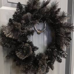 Samuel Alexander 50cm Plain Black Tipped Hanging Christmas & Halloween Artificial Wreath - thumbnail 4