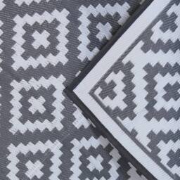Charles Bentley Lightweight Waterproof Indoor/Outdoor Rug in Stone - Size: 170 cm x 120 cm - thumbnail 5