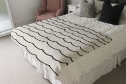 Benjamin Tate Design Wave Lines Blanket in Natural - Size: 120 cm x 150 cm - thumbnail 3