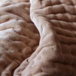 Voyage Maison Haze 100% Cotton Velvet Quilted Throw in Coral - Size: 140 cm x 200 cm - thumbnail 4